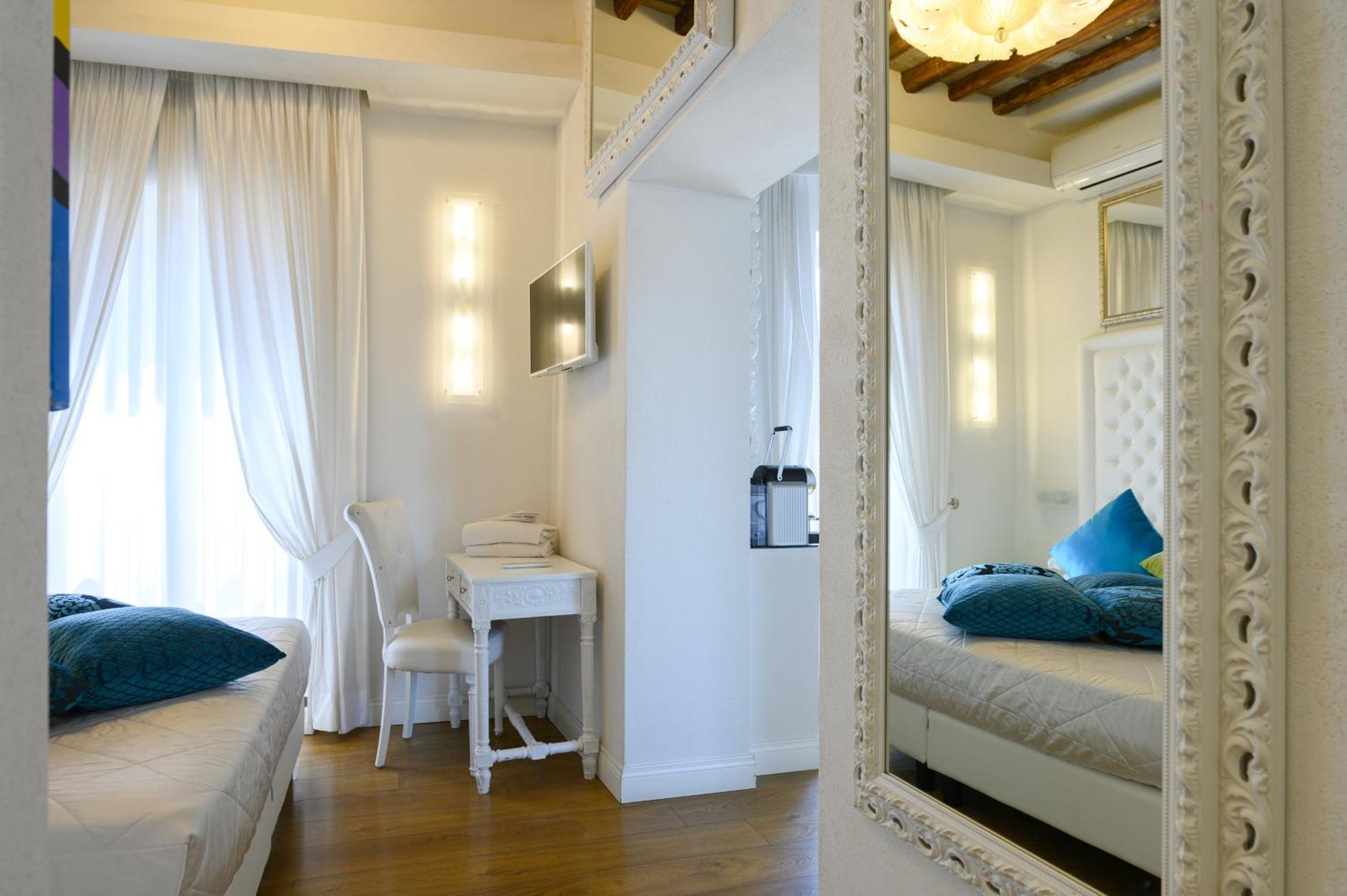 Domus Spagna Frattina Roma Quarto foto
